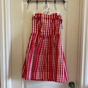 Vineyard Vines strapless cocktail dress. Size 2. Worn 1x. EUC